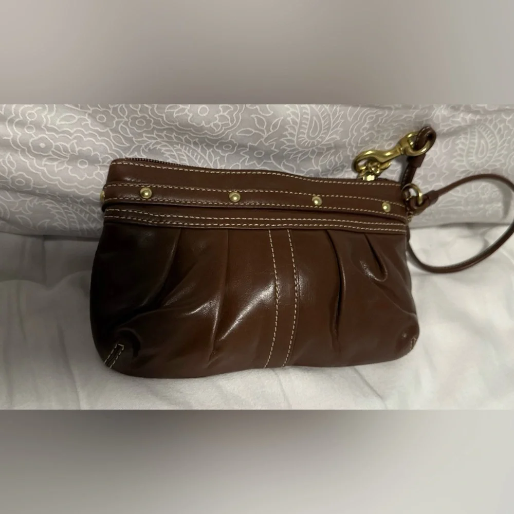 Coach Vintage Brown Leather Clutch/Wristlet with Gold Hardware/hangtag